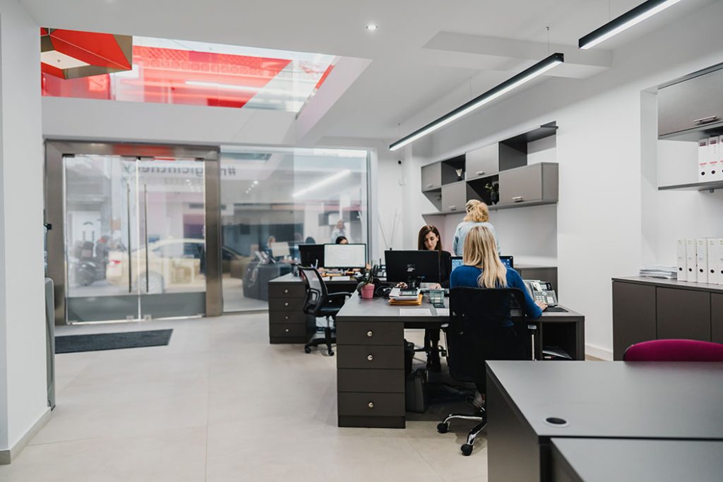 Η Εταιρεία - Magic Box